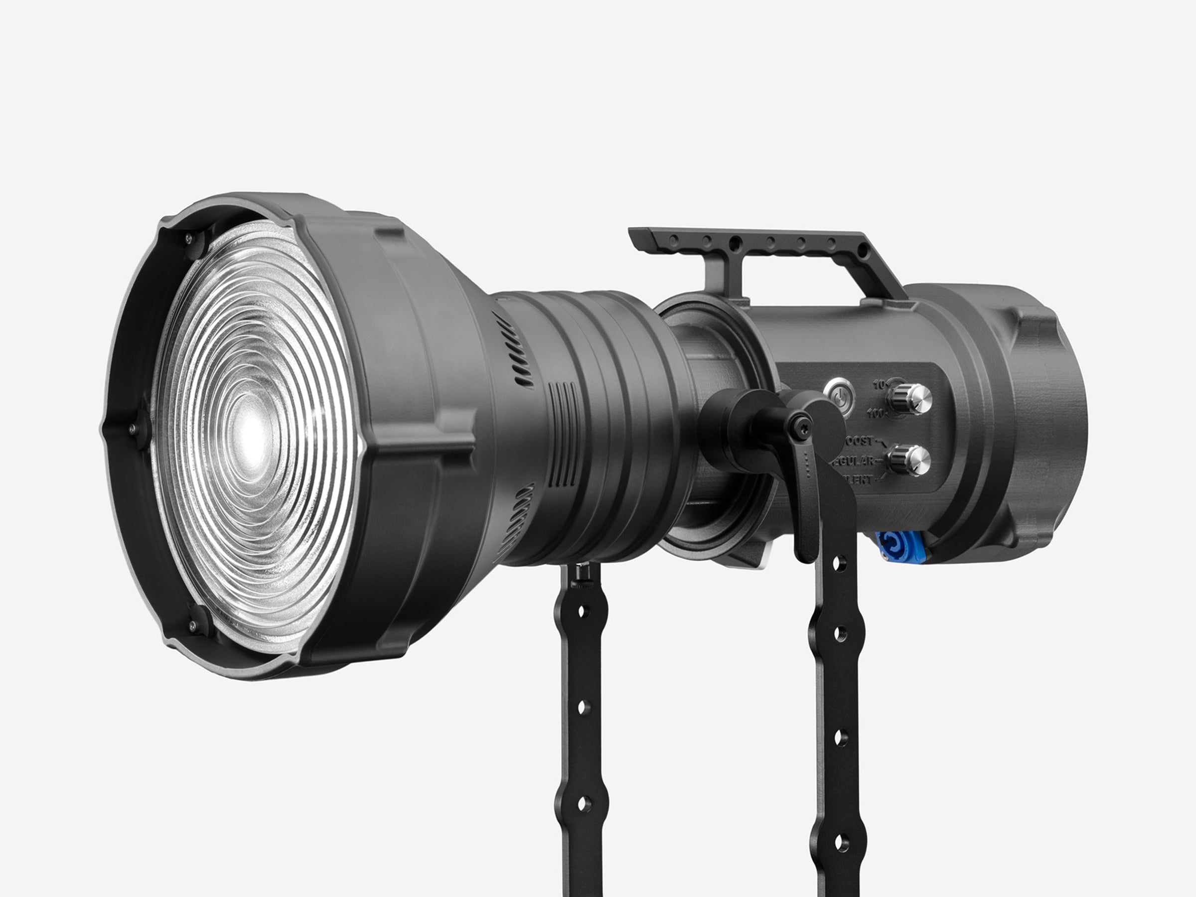 Maxima 3 with Maxima Fresnel – Maxima LED America